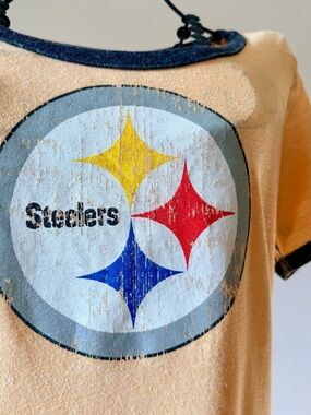 NFL Team Apparel - Pittsburgh Steelers Distressed Logo Tri-Blend Tee - Large